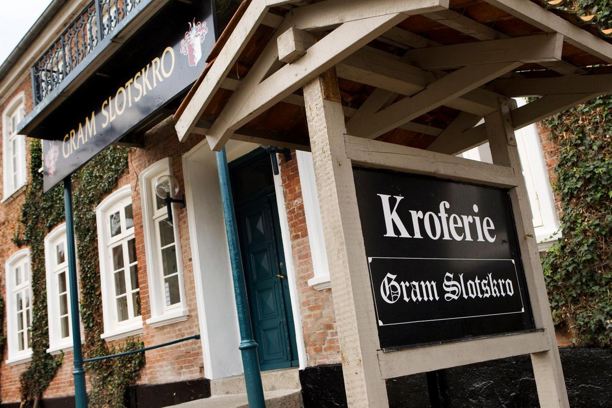 Den Gamle Kro Ved Gram Slot ภายนอก รูปภาพ
