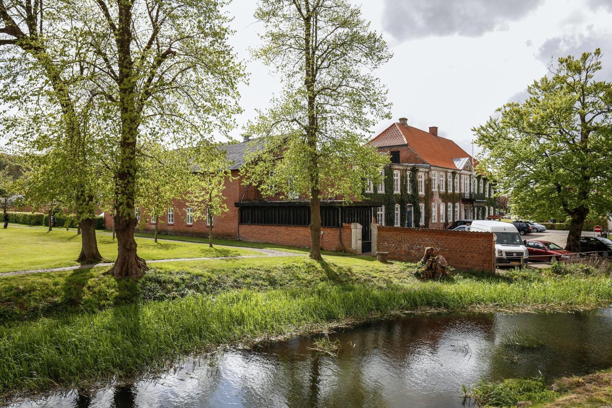Den Gamle Kro Ved Gram Slot ภายนอก รูปภาพ